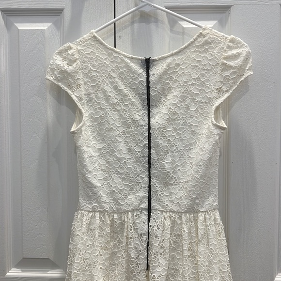 GUESS lace dress - Picture 3 of 3